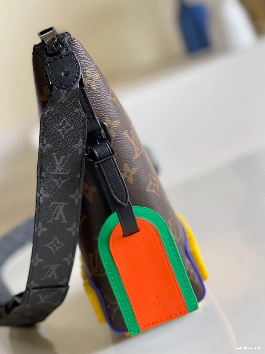 WIS CRUISER VUITTON MESSENGER LOUIS 1113